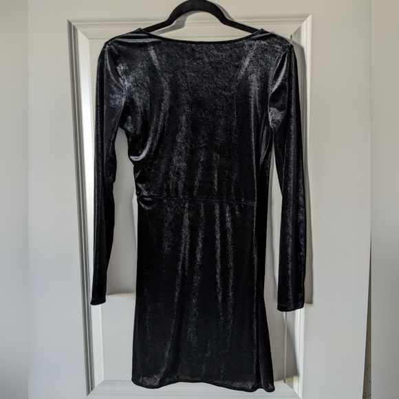 H&M Black Faux Velvet Wrap Dress - Picture 6 of 6